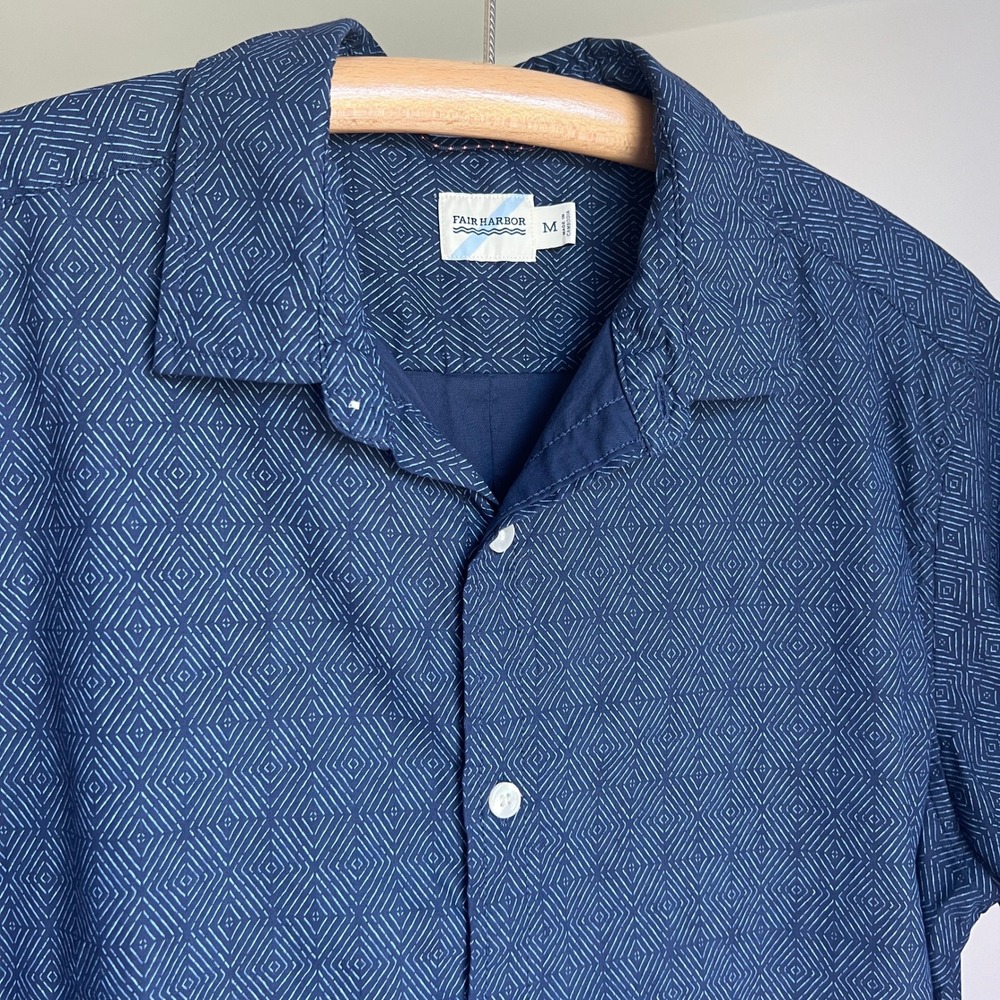 Fair Harbor Button Down Shirt Medium Navy Geometric Short‎ Sleeve Polo Golf Prep